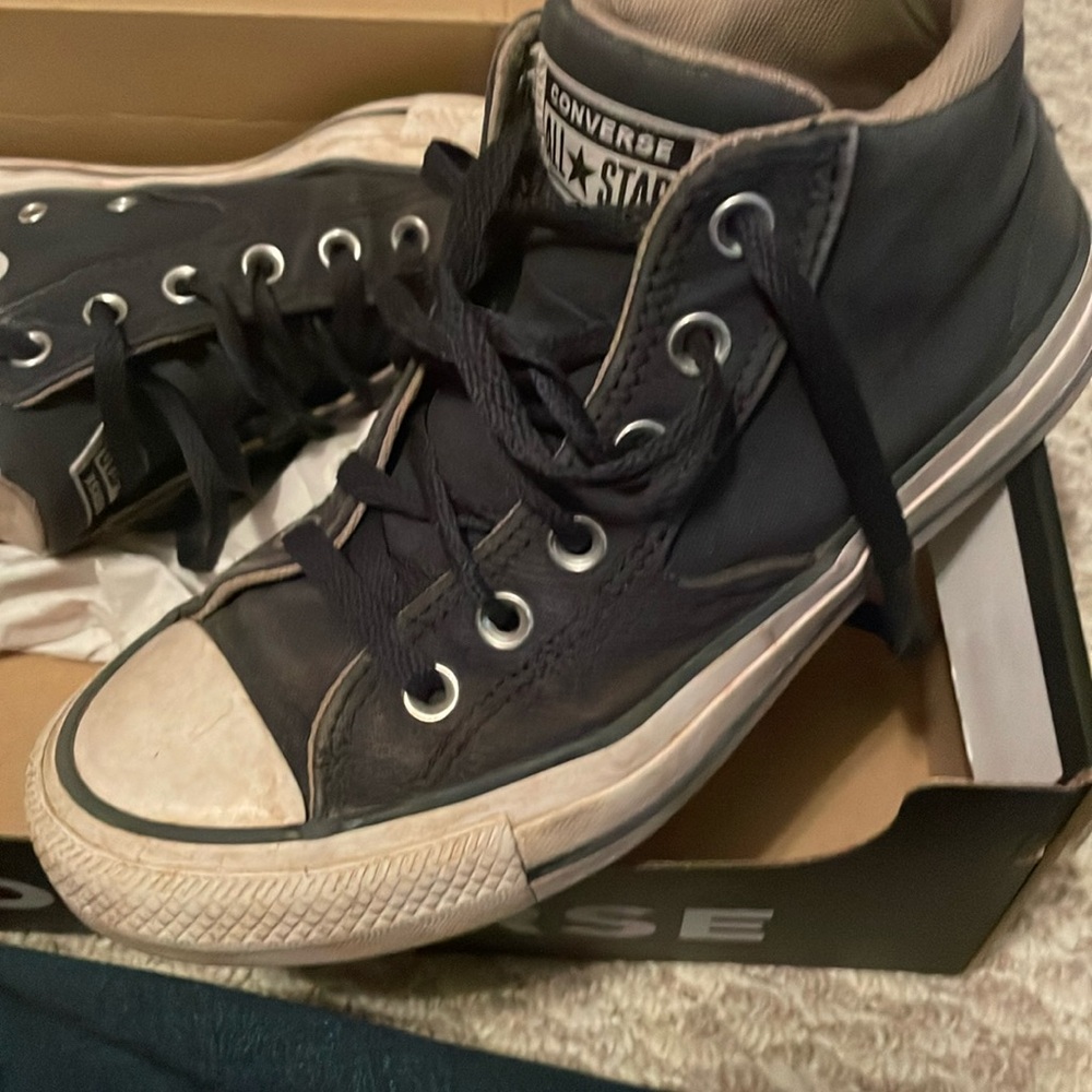 Men’s/ women’s mid top navy converse